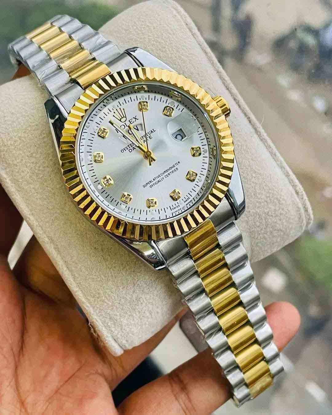 Gold Quartz Watch For Men 1